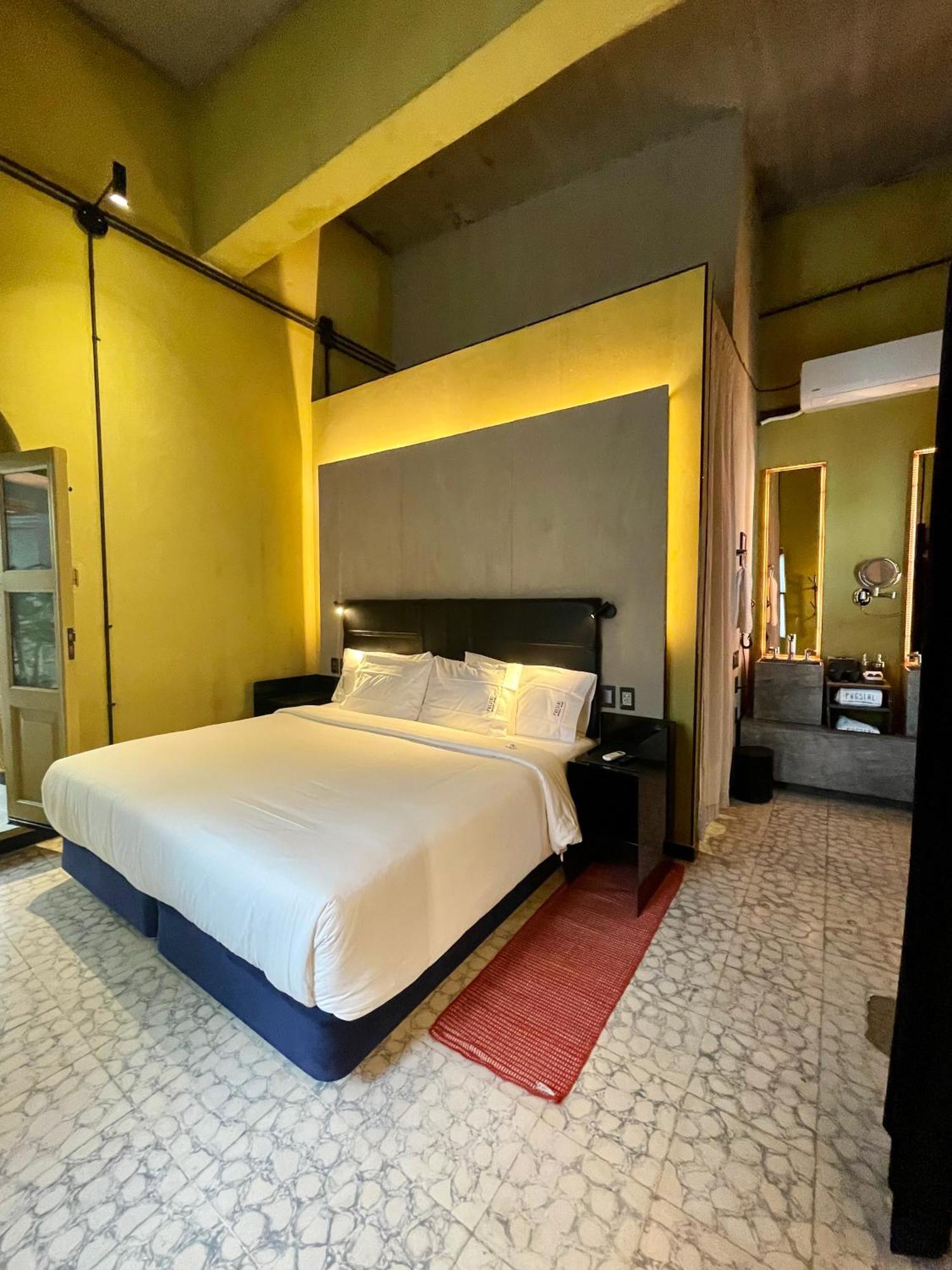 Pug Seal Oaxaca Hotel Room photo