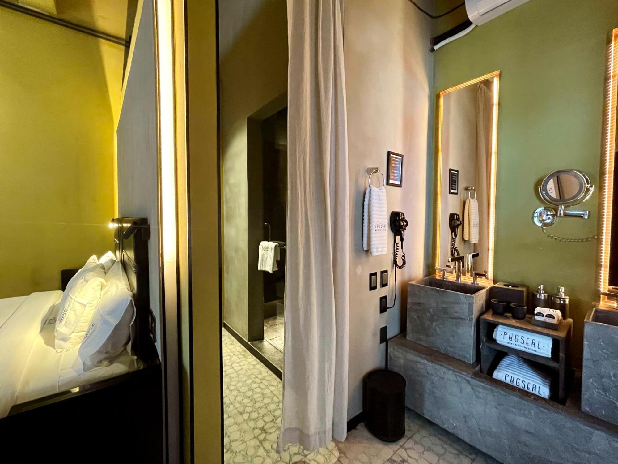 Pug Seal Oaxaca Hotel Room photo